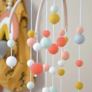 Mobile Montessori Corail & Jaune moutarde