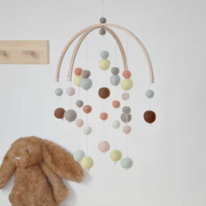 Mobile Montessori coloré