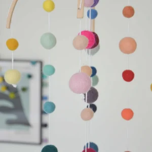 Mobile Montessori coloré