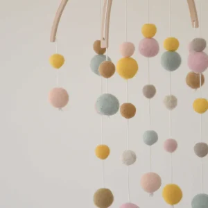 Mobile Montessori bébé pastel