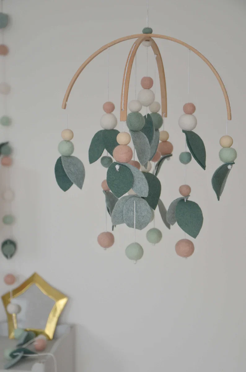 Mobile Montessori feuillage Vert & rose – Image 2