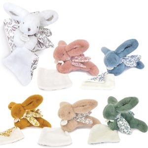 Lapins avec doudous assortis